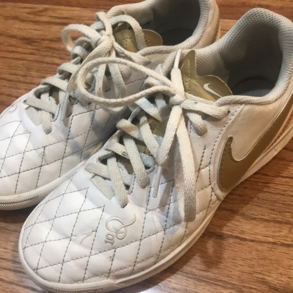 ronaldinho futsal shoes